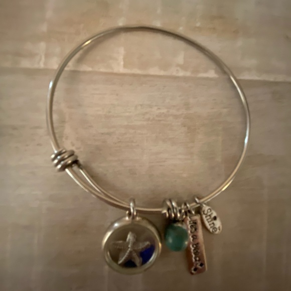 6 Expandable Bangle Charm Bracelets. - Picture 8 of 10